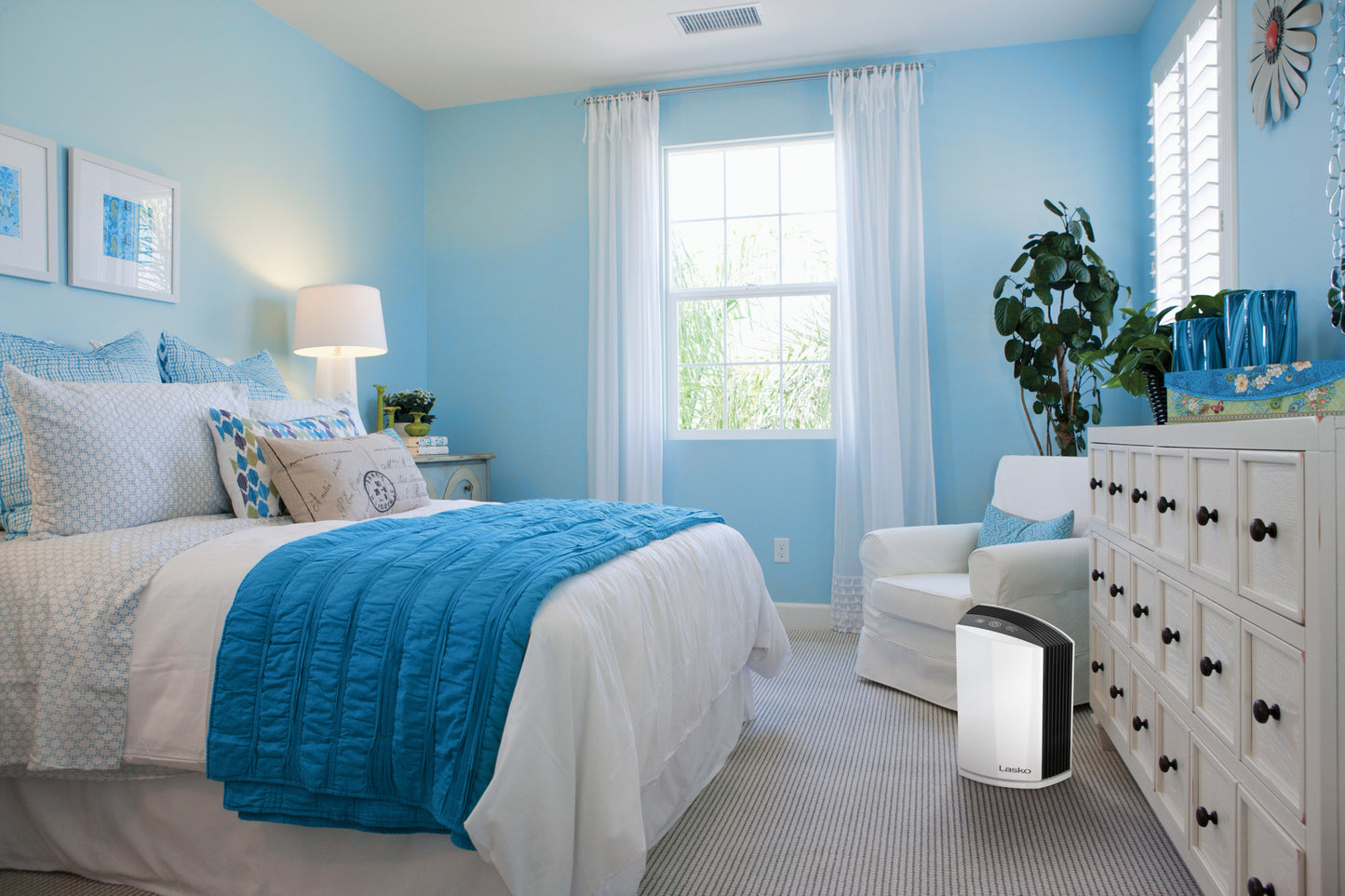 Lasko LP200 HEPA 15" Table Top Air Purifier (3-speed 2-stage filtration, white/black)